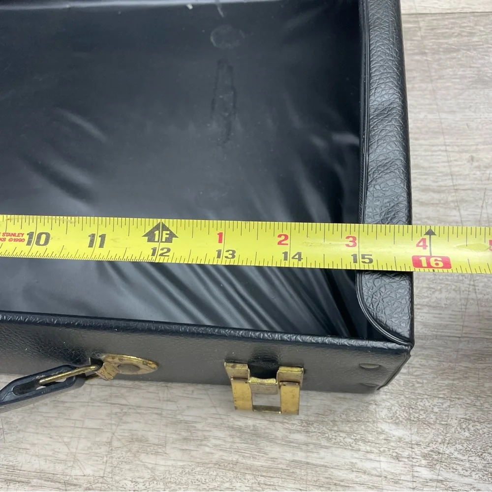 Vintage Worcester T&S Rochdale Mass Briefcase